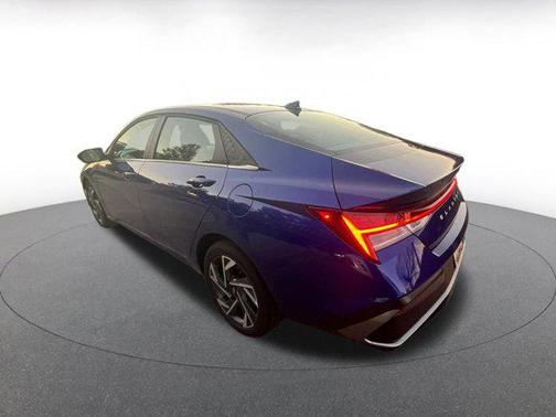 2025 Hyundai ELANTRA SEL