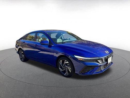 2025 Hyundai ELANTRA SEL