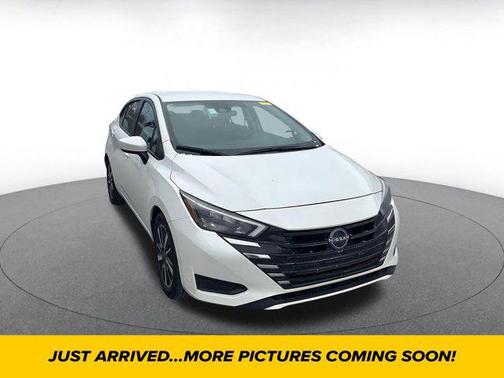 Aspen White Tricoat 2025 Nissan Versa 1.6 SV