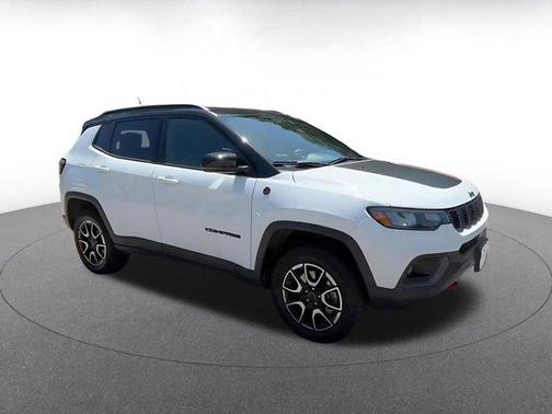 Bright White Clearcoat 2025 Jeep Compass Trailhawk