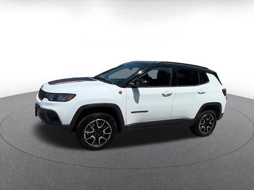 Bright White Clearcoat 2025 Jeep Compass Trailhawk