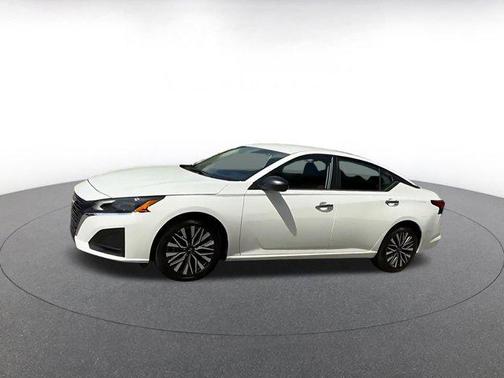 Glacier White 2025 Nissan Altima SV FWD
