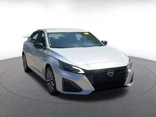 Brilliant Silver Metallic 2025 Nissan Altima SV FWD
