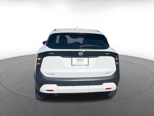 2025 Nissan Kicks SV