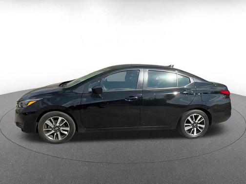 Super Black 2025 Nissan Versa 1.6 SV