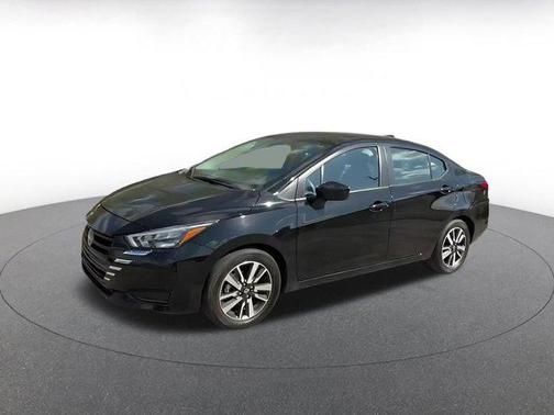 Super Black 2025 Nissan Versa 1.6 SV