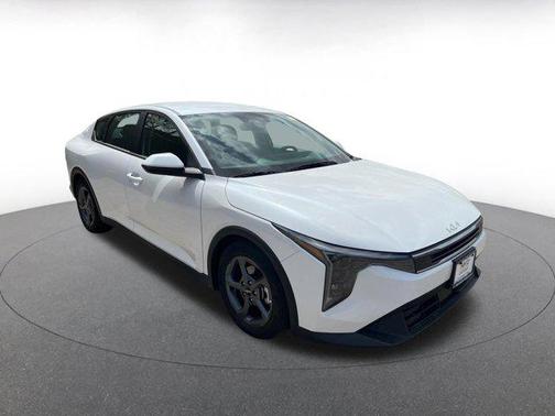 Snow White Pearl 2025 Kia K4 LXS