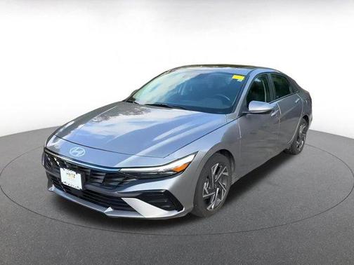 2025 Hyundai ELANTRA SEL