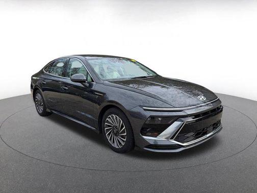 2025 Hyundai SONATA Hybrid SE