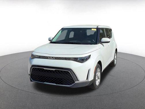 Snow White Pearl 2025 Kia Soul LX