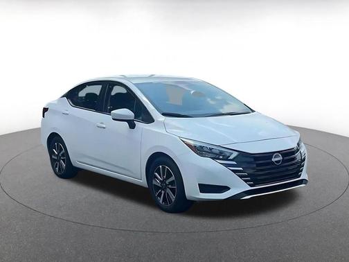 Aspen White Tricoat 2025 Nissan Versa 1.6 SV