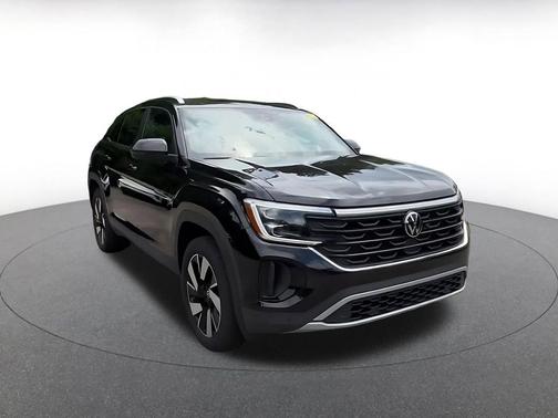 Deep Black Pearl 2025 Volkswagen Atlas Cross Sport 2.0T SE w/Technology