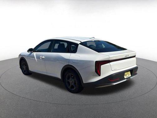 Snow White Pearl 2025 Kia K4 LXS