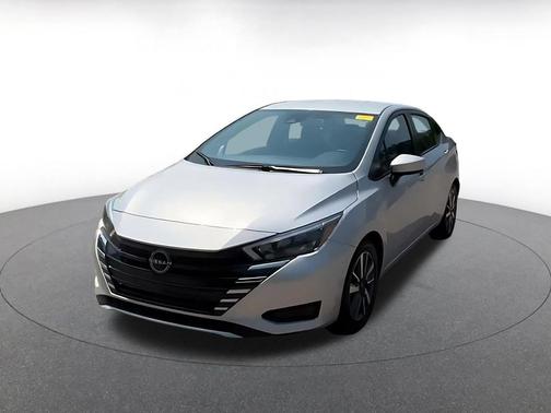 Brilliant Silver Metallic 2025 Nissan Versa 1.6 SV