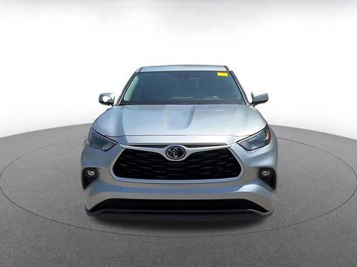 Celestial Silver Metallic 2025 Toyota Highlander LE