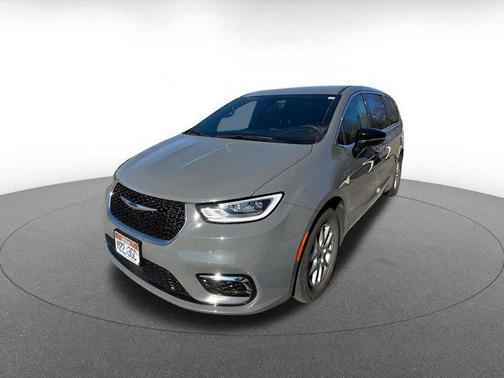 2025 Chrysler Pacifica L
