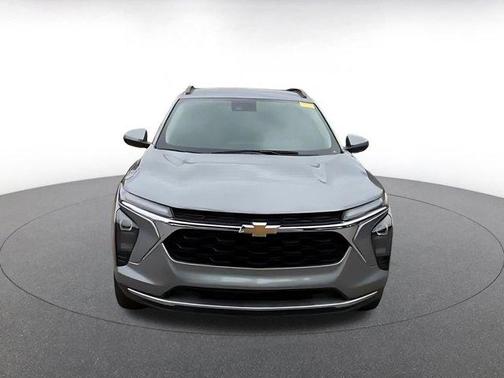 Sterling Gray Metallic 2025 Chevrolet Trax LT