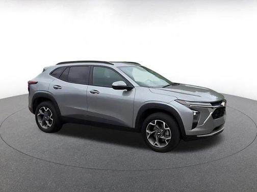 Sterling Gray Metallic 2025 Chevrolet Trax LT
