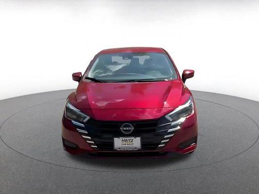 Scarlet Ember Tintcoat 2025 Nissan Versa 1.6 SV