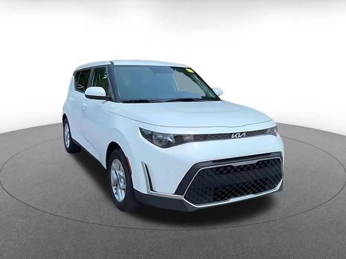 Snow White Pearl 2025 Kia Soul LX