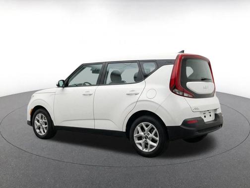 Snow White Pearl 2025 Kia Soul LX