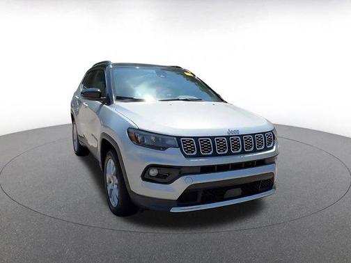 Silver Zynith Metallic Clearcoat 2025 Jeep Compass Limited