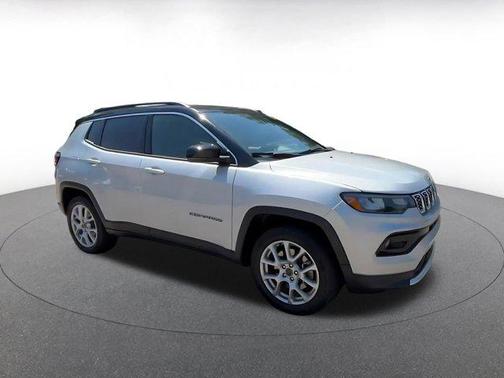 Silver Zynith Metallic Clearcoat 2025 Jeep Compass Limited
