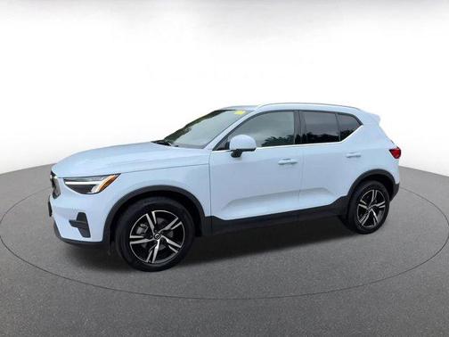 2024 Volvo XC40 CORE