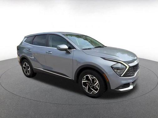Everlasting Silver 2025 Kia Sportage LX