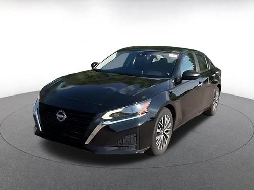 Super Black 2025 Nissan Altima SV FWD
