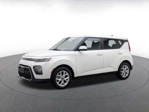 Snow White Pearl 2025 Kia Soul LX