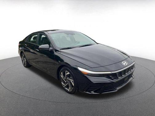 2025 Hyundai ELANTRA SEL