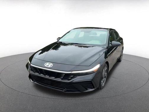 2025 Hyundai ELANTRA SEL