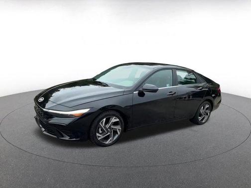 2025 Hyundai ELANTRA SEL