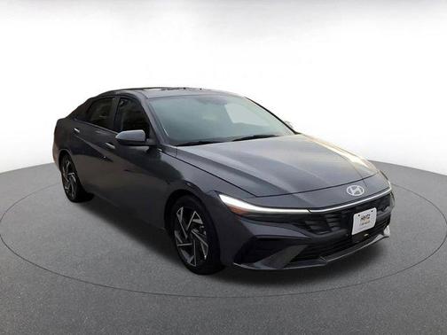 2025 Hyundai ELANTRA SEL