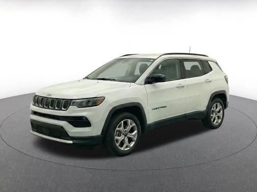 Bright White Clearcoat 2025 Jeep Compass Latitude