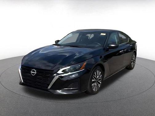 Super Black 2025 Nissan Altima SV FWD
