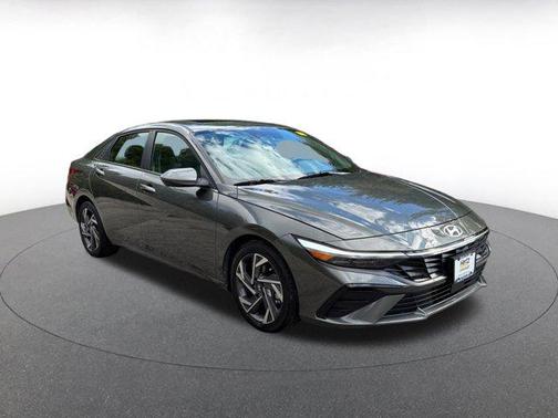 2025 Hyundai ELANTRA SEL