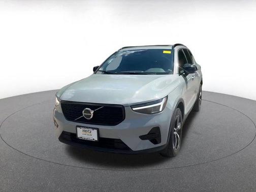 2024 Volvo XC40 CORE