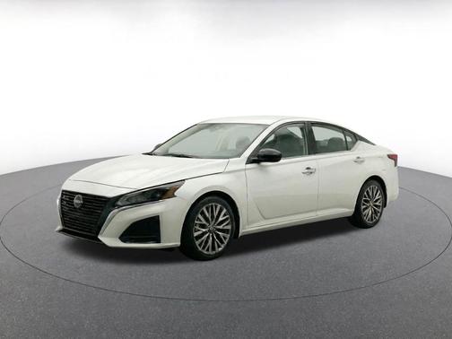 Glacier White 2025 Nissan Altima SV FWD