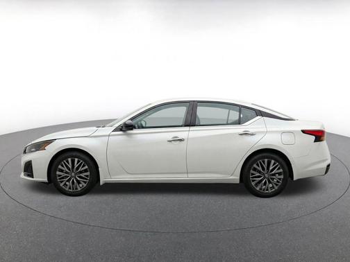 Glacier White 2025 Nissan Altima SV FWD