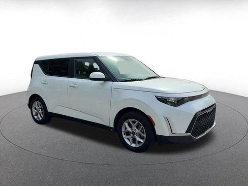 Snow White Pearl 2025 Kia Soul LX