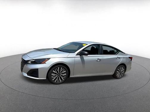 Brilliant Silver Metallic 2025 Nissan Altima SV FWD