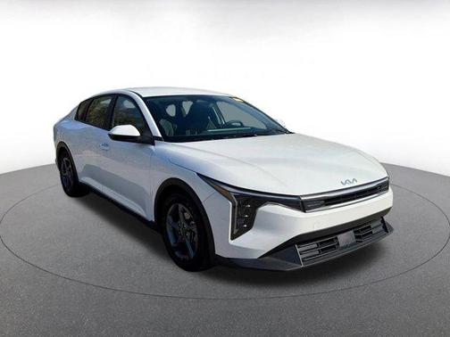 Snow White Pearl 2025 Kia K4 LXS