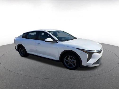 Snow White Pearl 2025 Kia K4 LXS