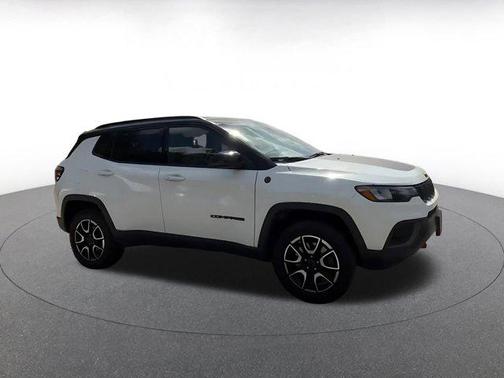Bright White Clearcoat 2025 Jeep Compass Trailhawk