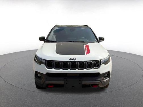 Bright White Clearcoat 2025 Jeep Compass Trailhawk