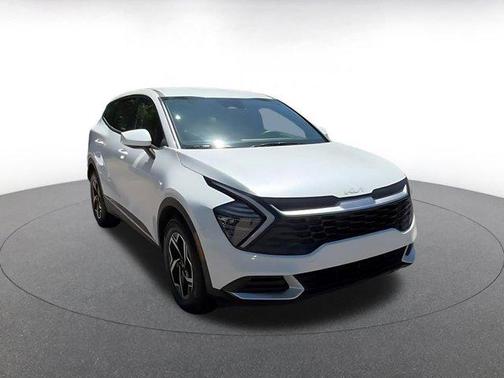 Snow White Pearl 2025 Kia Sportage LX