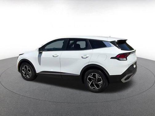 Snow White Pearl 2025 Kia Sportage LX