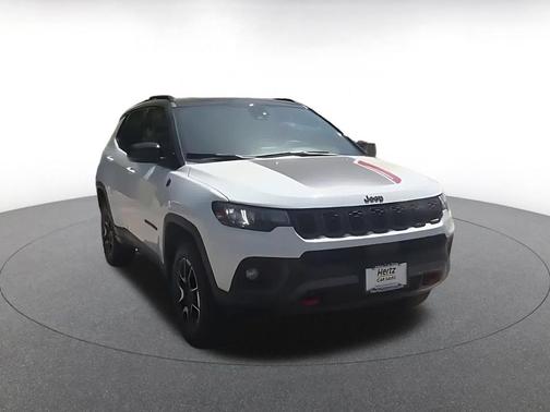Bright White Clearcoat 2025 Jeep Compass Trailhawk